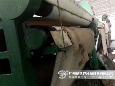 新型對(duì)壓型壓濾機(jī)濾餅排出口