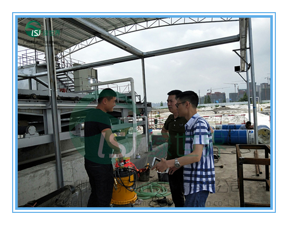 現(xiàn)場壓榨機02_副本.jpg