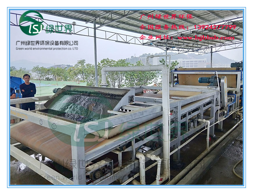 壓濾機(jī)出污泥效果001_副本.jpg