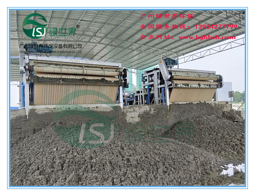 壓濾機(jī)出污泥效果011_副本.jpg