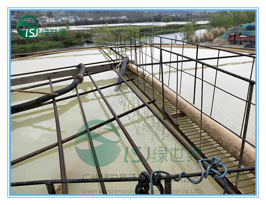 石英沙洗沙泥漿脫水機(jī)現(xiàn)場(chǎng)（四川江油）